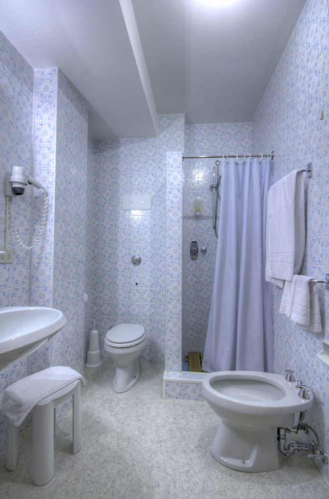 Hotel Al Larin 3*
